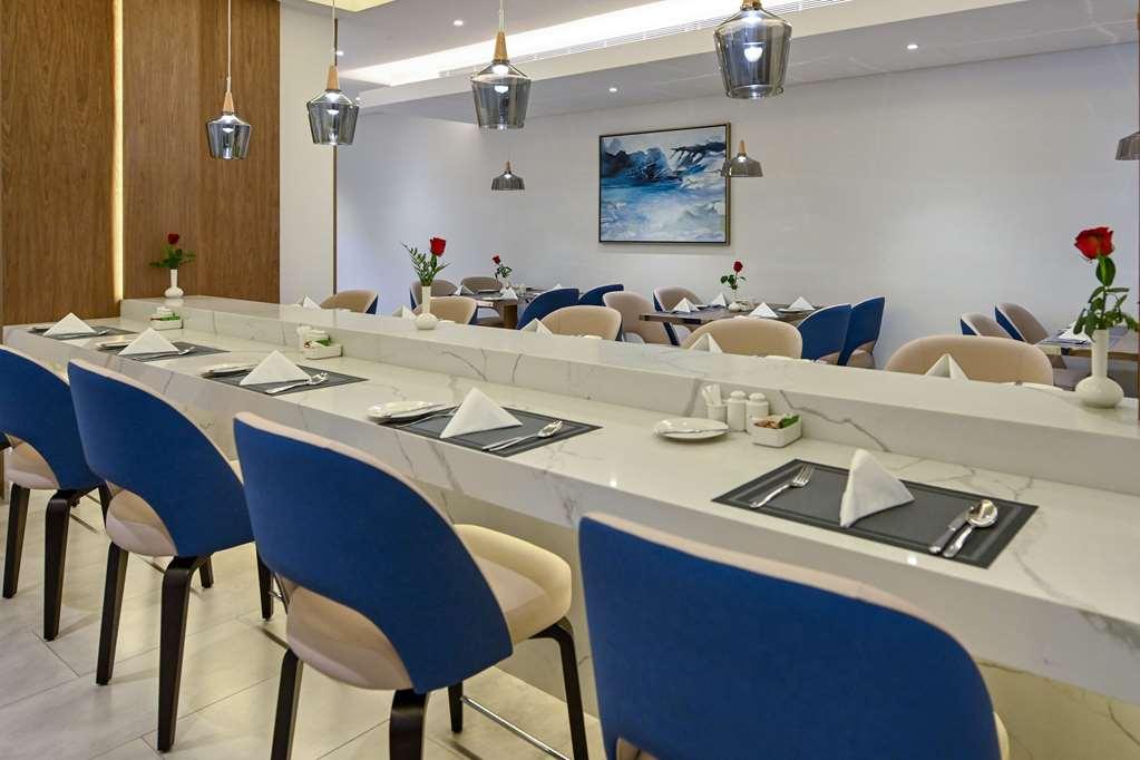 Comfort Hotel Jeddah King Road Ресторан фото