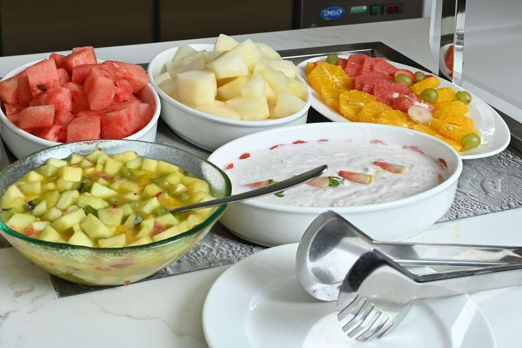 Comfort Hotel Jeddah King Road Ресторан фото
